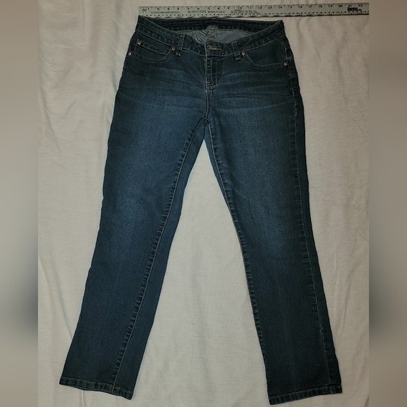 Jennifer Lopez Jeans, Size 6PS - Picture 3 of 3